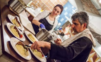 Winemaker-Dinner-at-Tasting-Table-Budapest-Chef-Tamas-Laczi-in-the-kitchen-1024x683