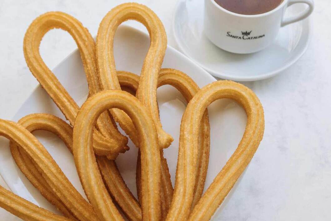 Image of traditional churros at Horchatería Santa Catalina caffe