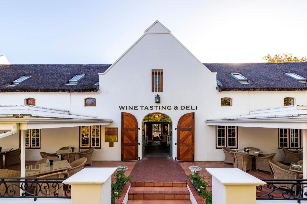 Image of outdoor entrance into Lanzerac Wine Estate hotel