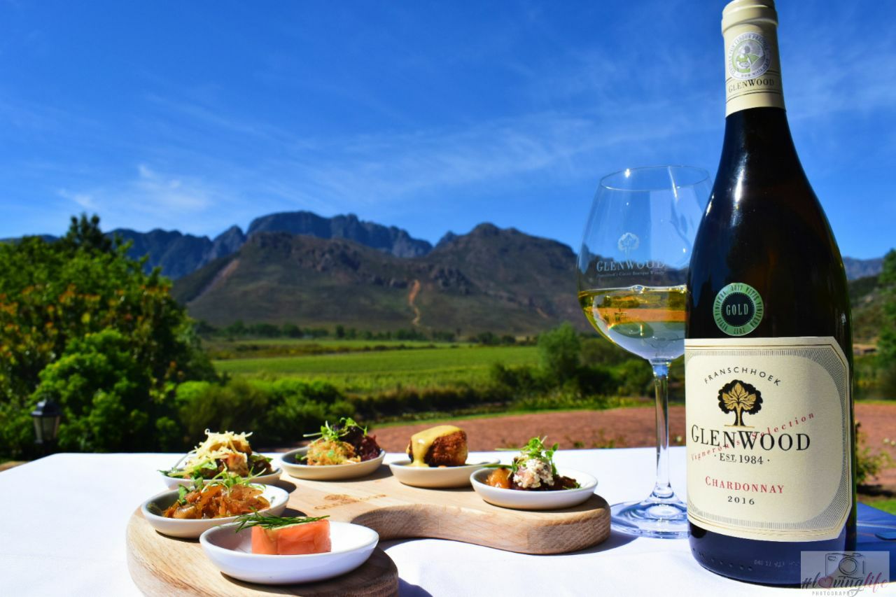 Image of a wine and food tasting at GlenWood Vineyards