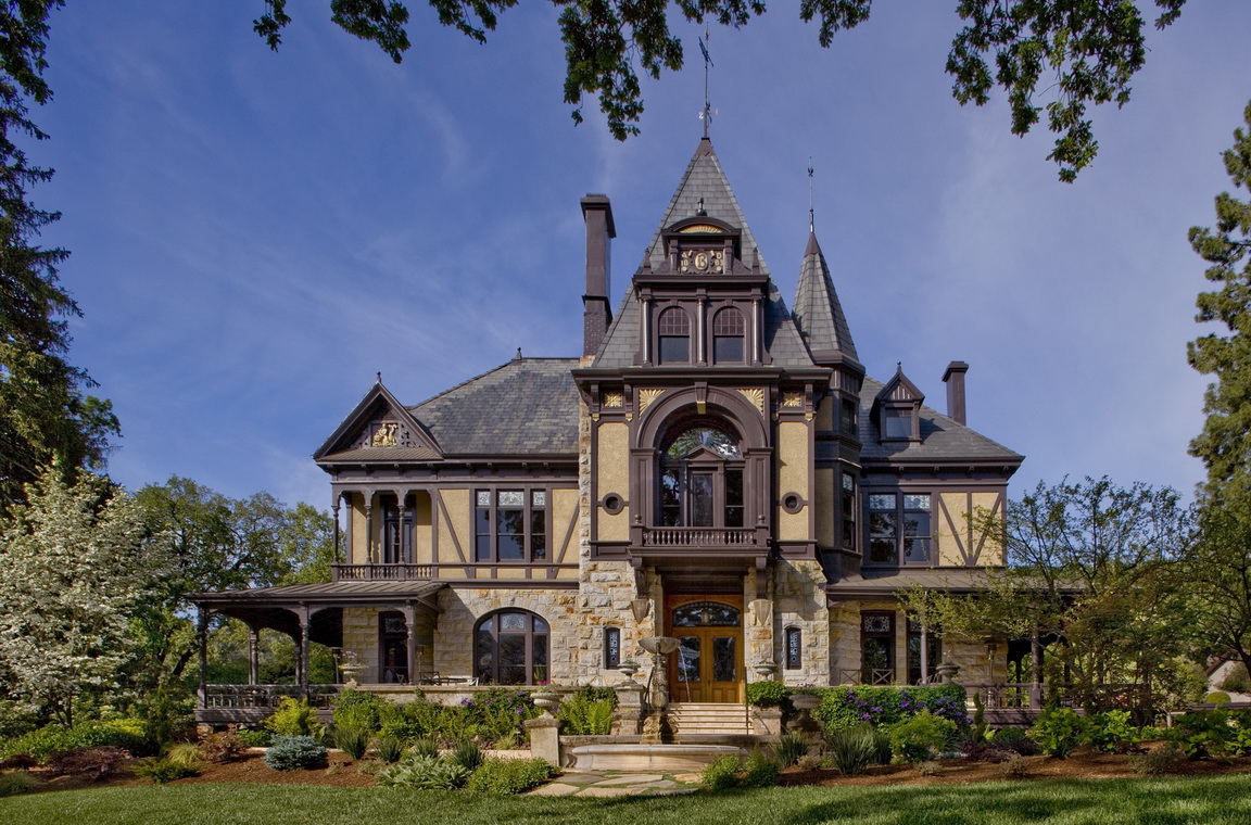 Image of a historic Rhine House at Beringer Vineyards 