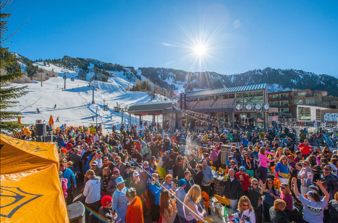 Image of apres ski at Ajax Tavern in Aspen