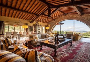 Image of interior of Tuscany villa Casale la Fonte